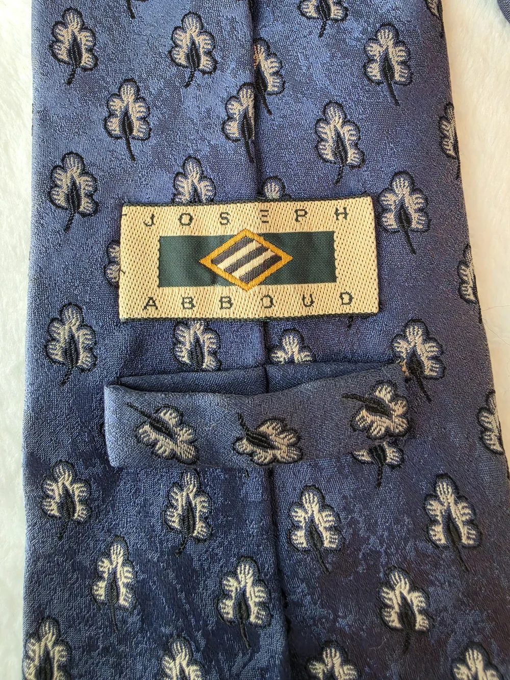Joseph Abboud Men's Silk Necktie Blue Silver Ditsy Floral Leaf Pattern Tie